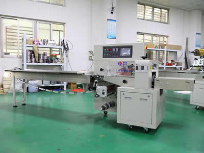 Bottom Seal Flow Pack Wrapping Machine